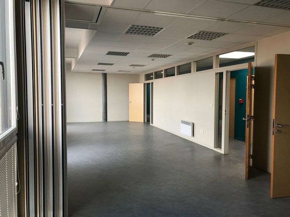 Location de 1 554 m² de bureaux à Calais (62)