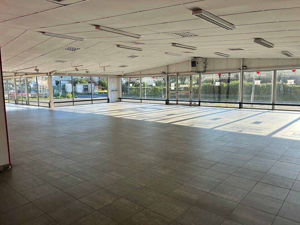 Local d'activités 1015 m² à louer à Calais (62)