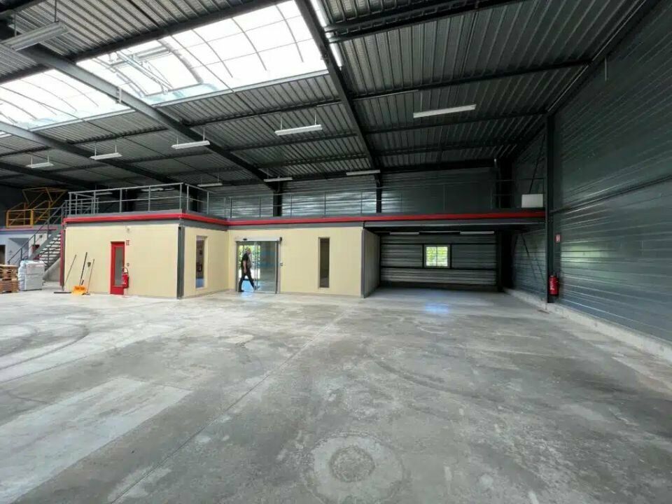 Location local d''activites 658 m² non divisibles