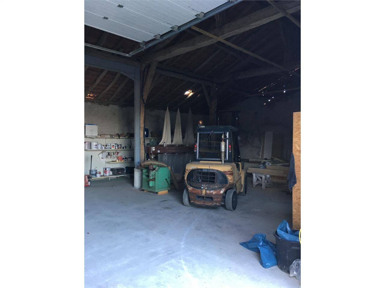 Location local 240.00 m² à SAINT JUNIEN