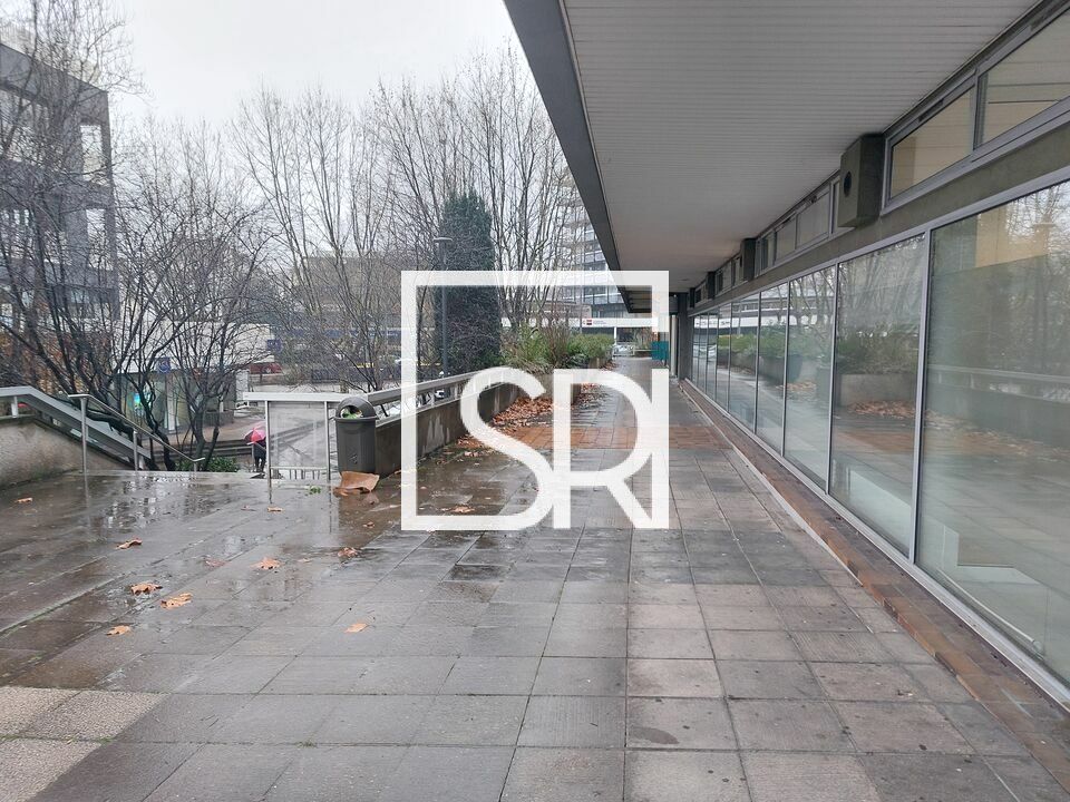 VENTE LOCAL COMMERCIAL AVEC VITRINE / BUREAUX - HYPER CENTRE - 63400 CHAMALIERES