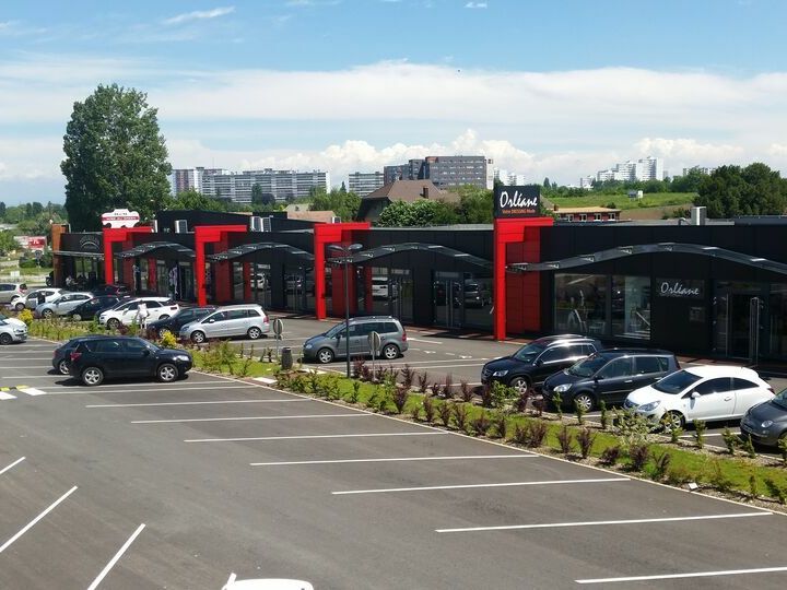 Location local commercial 260 m² divisibles à partir de 130 m²