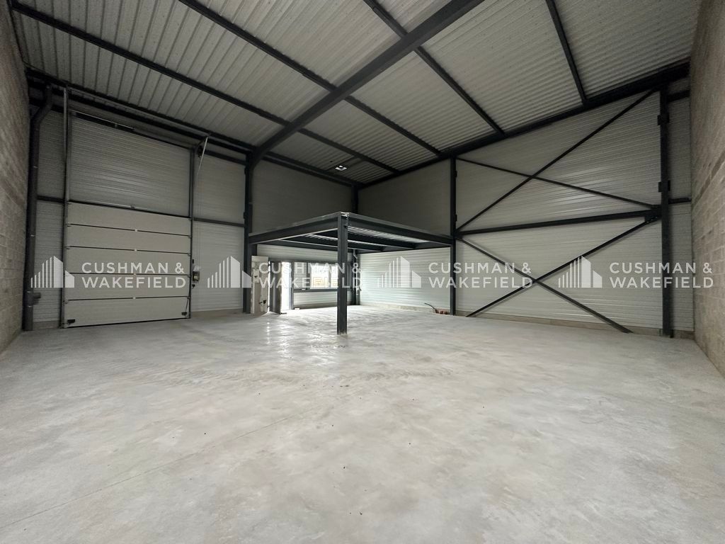Location activités 364 m² divisibles à partir de 100 m²
