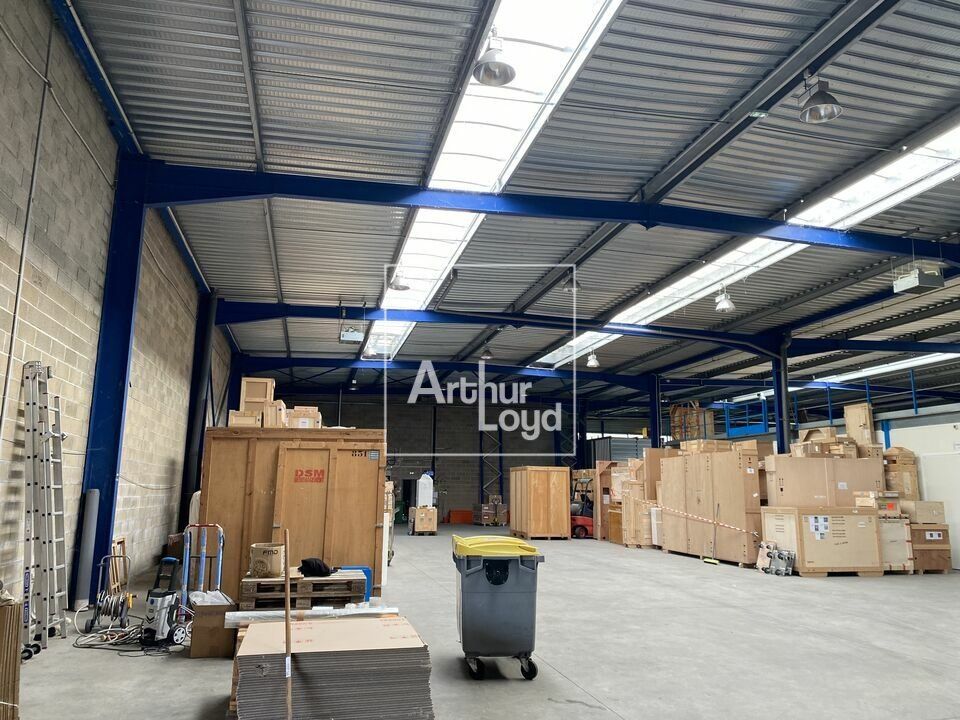 Location local d''activites 3400 m² non divisibles