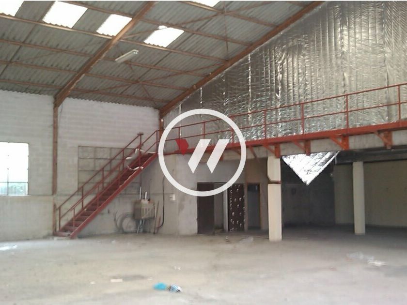 Location entrepot 500 m² non divisibles