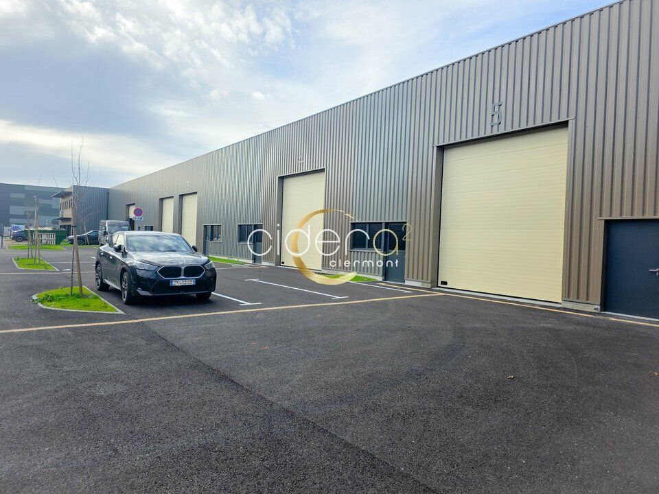 Location local d''activites 1397 m² divisibles à partir de 226 m²