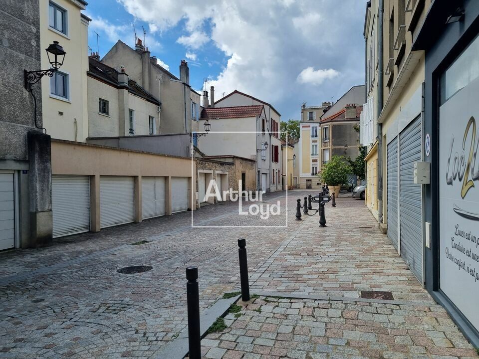 Boutique d'angle en centre ville de MELUN