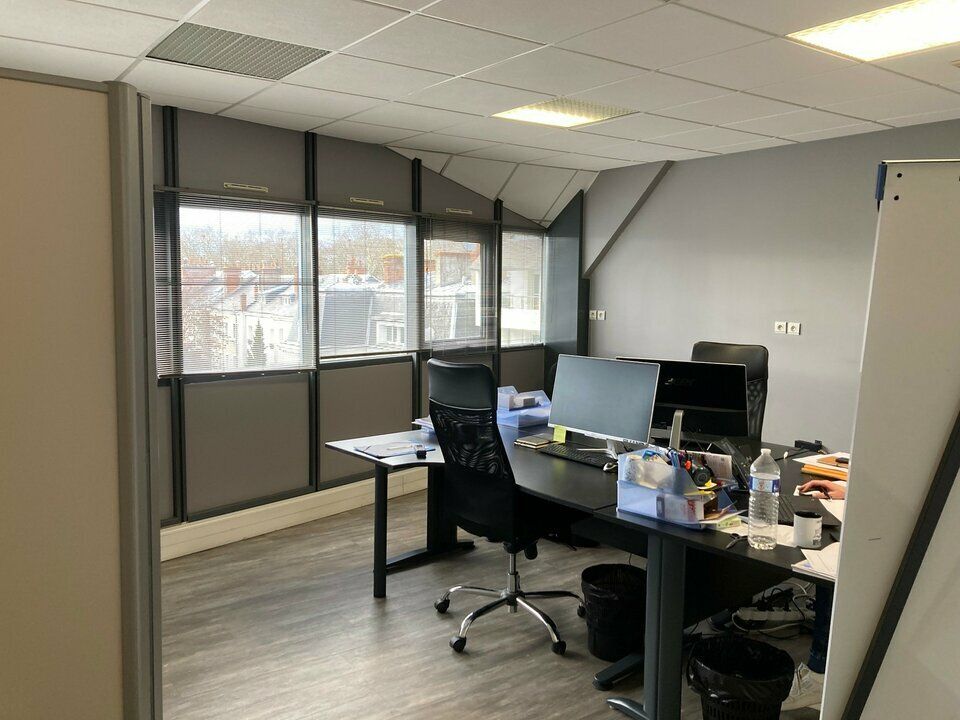 Location bureaux 80 m² non divisibles