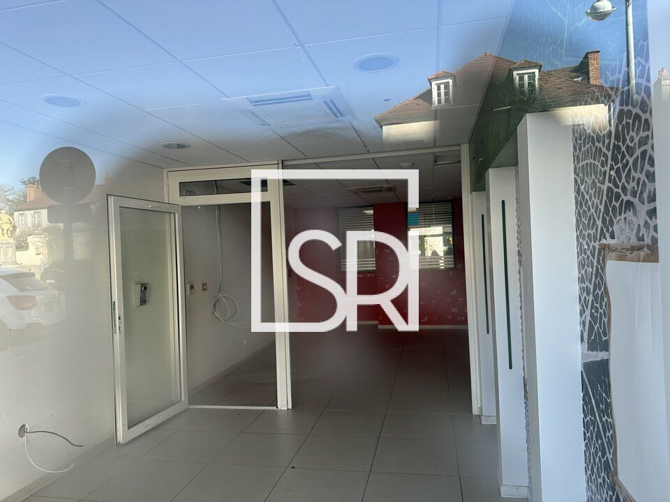 Location local commercial 153 m² non divisibles