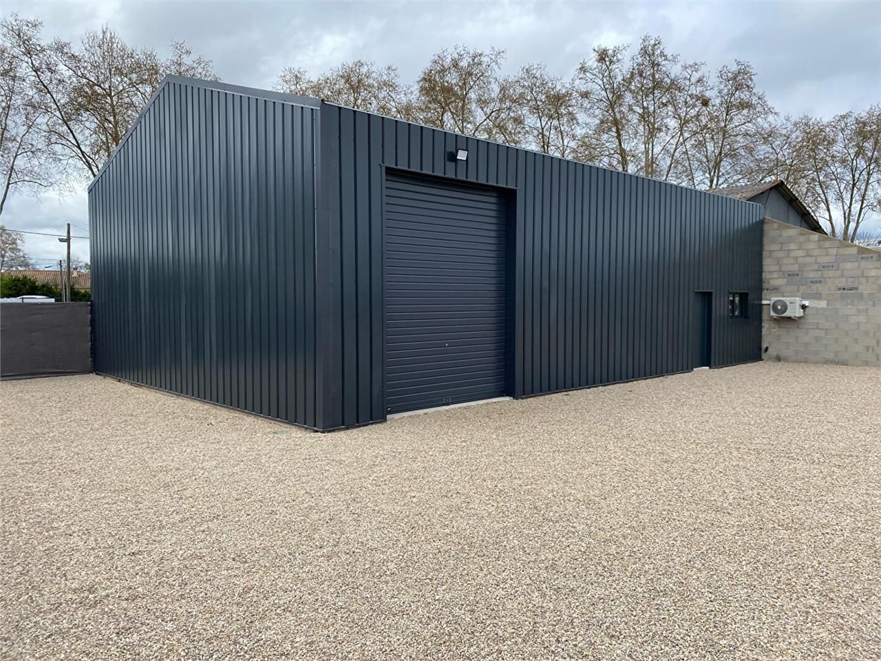 Location local 150.00 m² à LES BILLAUX