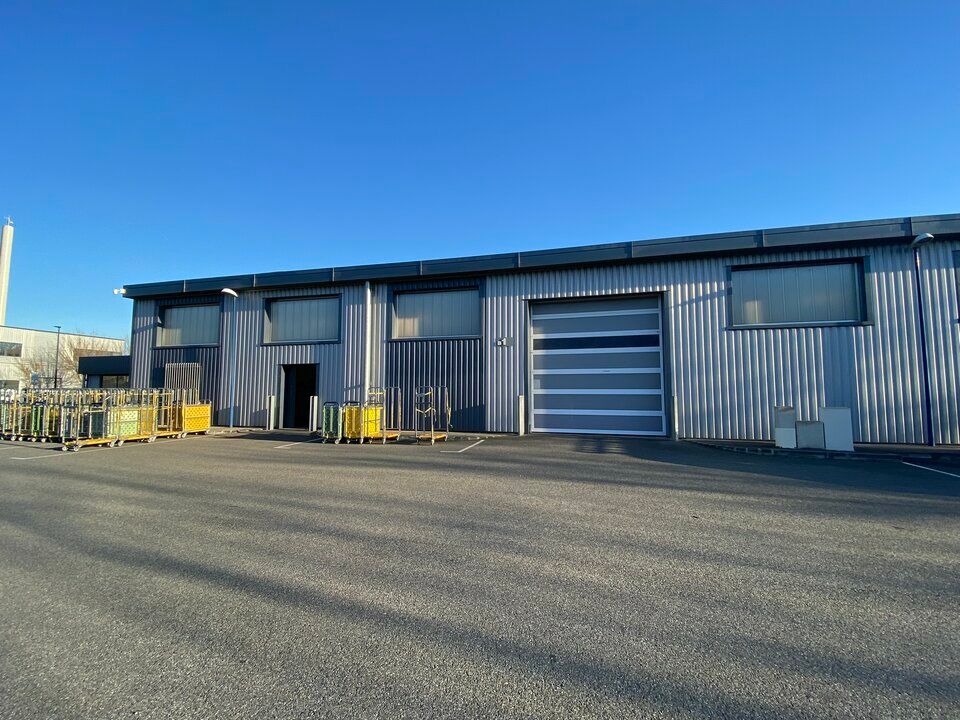 Location activité/entrepôt - 571 m²