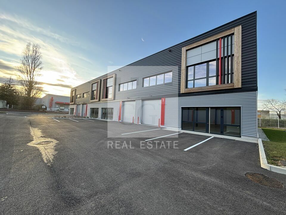 Location local d''activites 1466 m² divisibles à partir de 274 m²