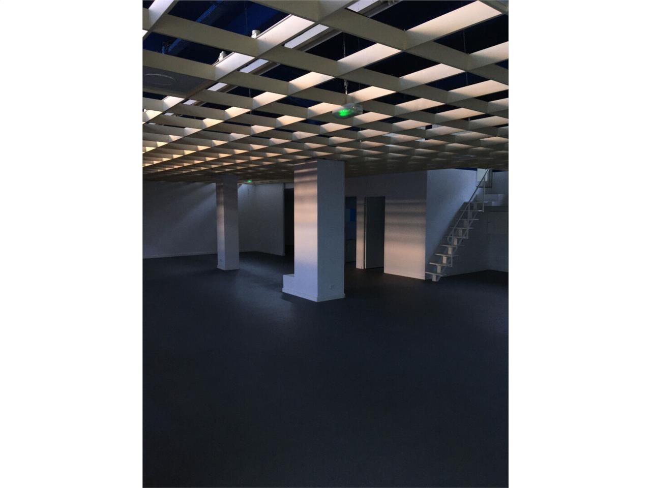 Location local commercial 600.00 m² à LIMOGES