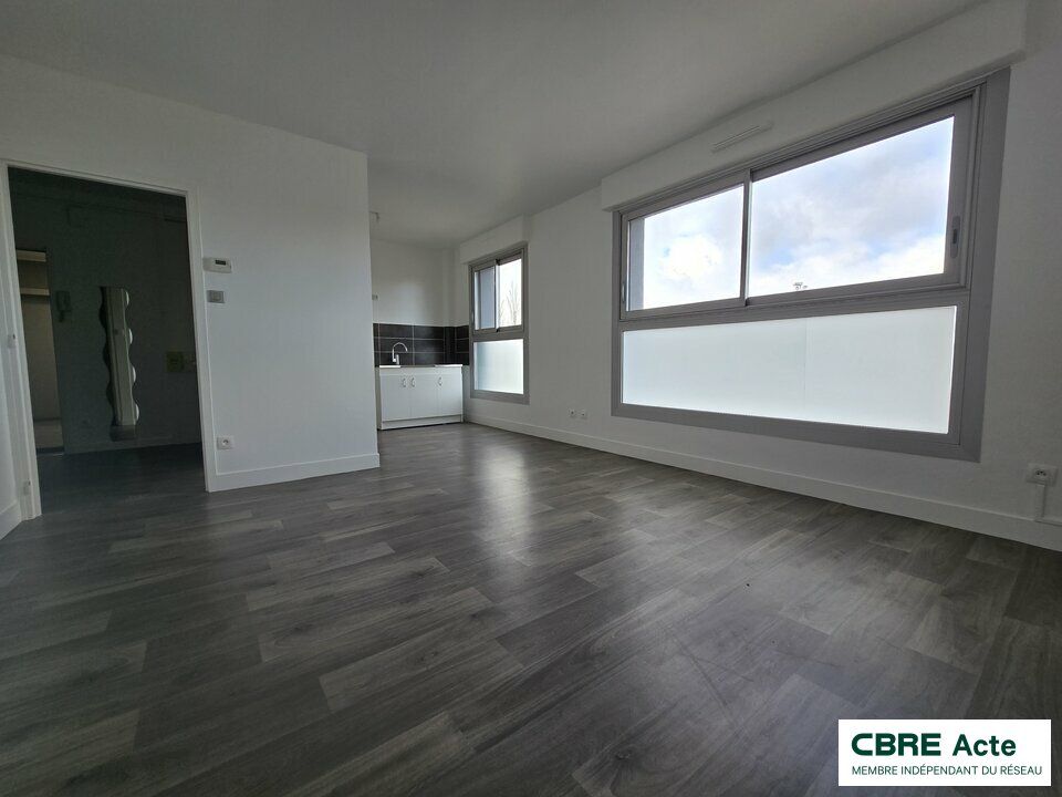 Bureaux en façade autoroutière en ZFU à VANDOEUVRE LES NANCY 