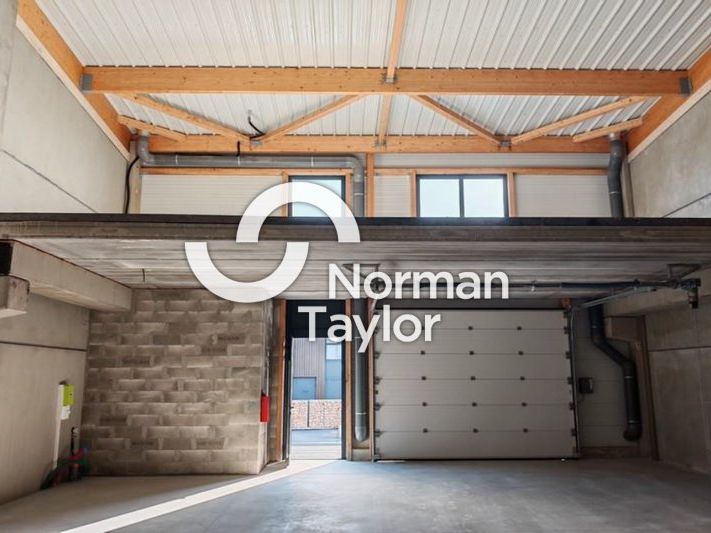 Location local d''activites 168.47 m² non divisibles