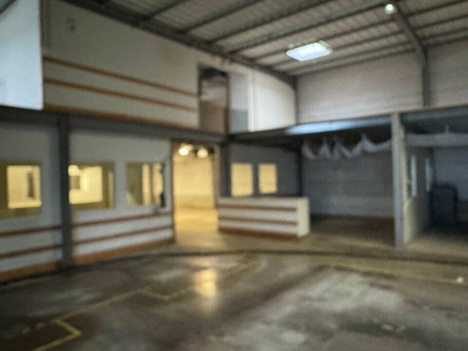 Location local d''activites 375 m² non divisibles