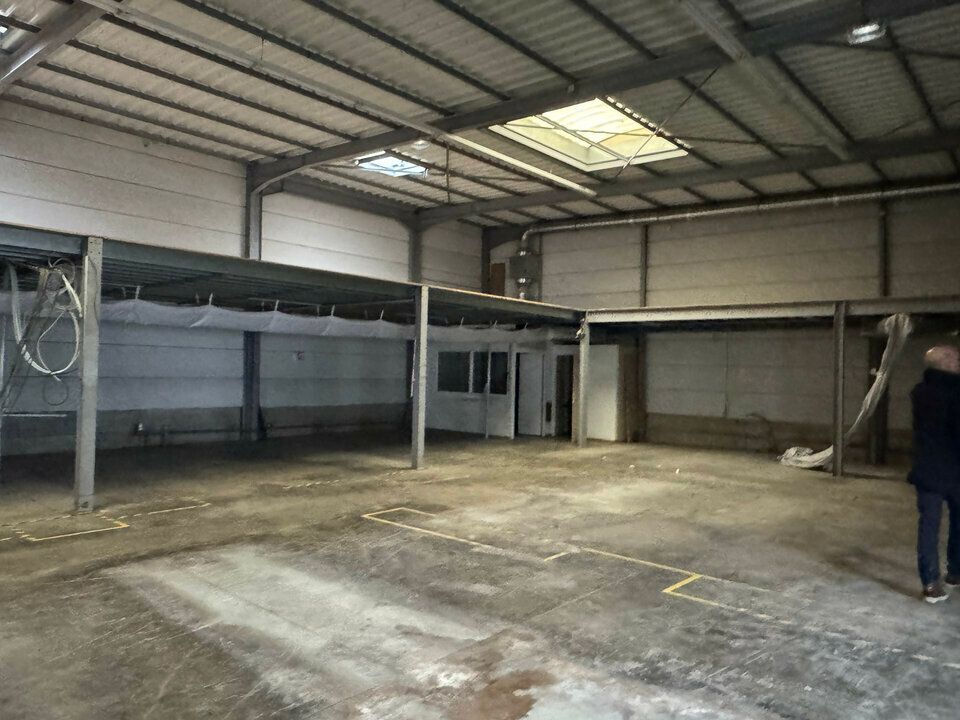 TOURS NORD LOCAL D'ACTIVITE A LOUER 375 M² CLES EN MAIN
