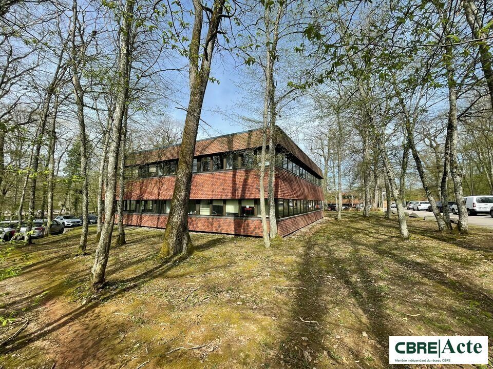 Location bureaux 236 m² divisibles à partir de 47 m²