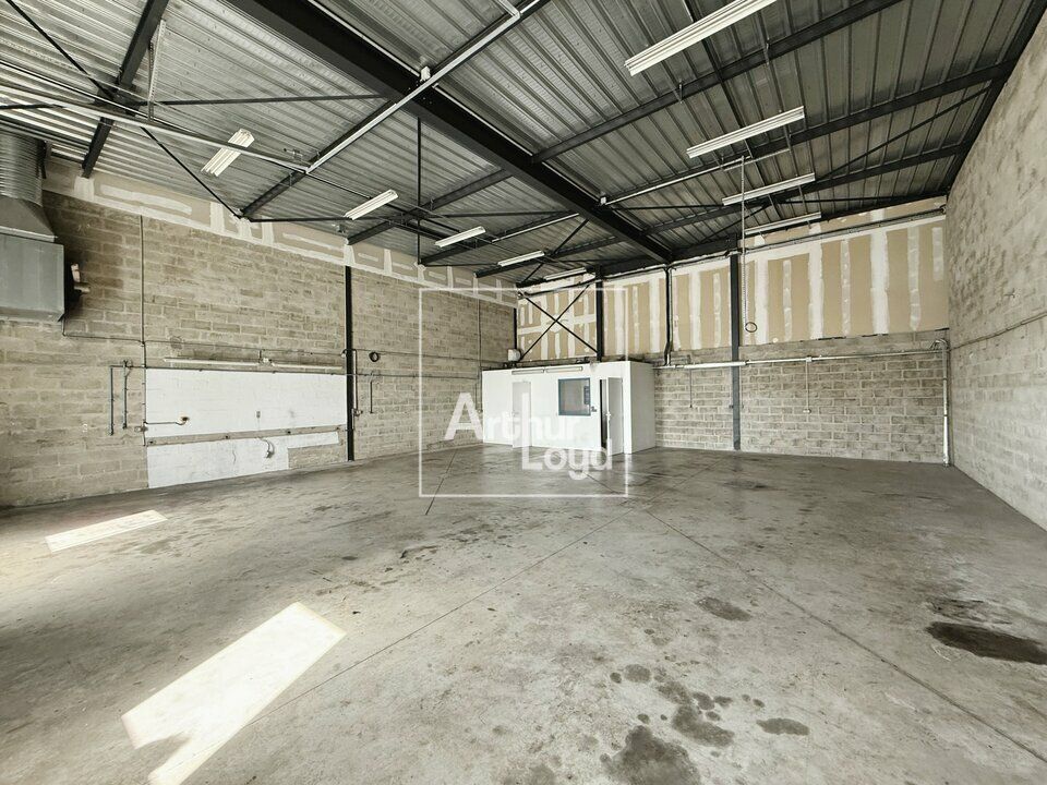 Location local d''activites 165 m² non divisibles