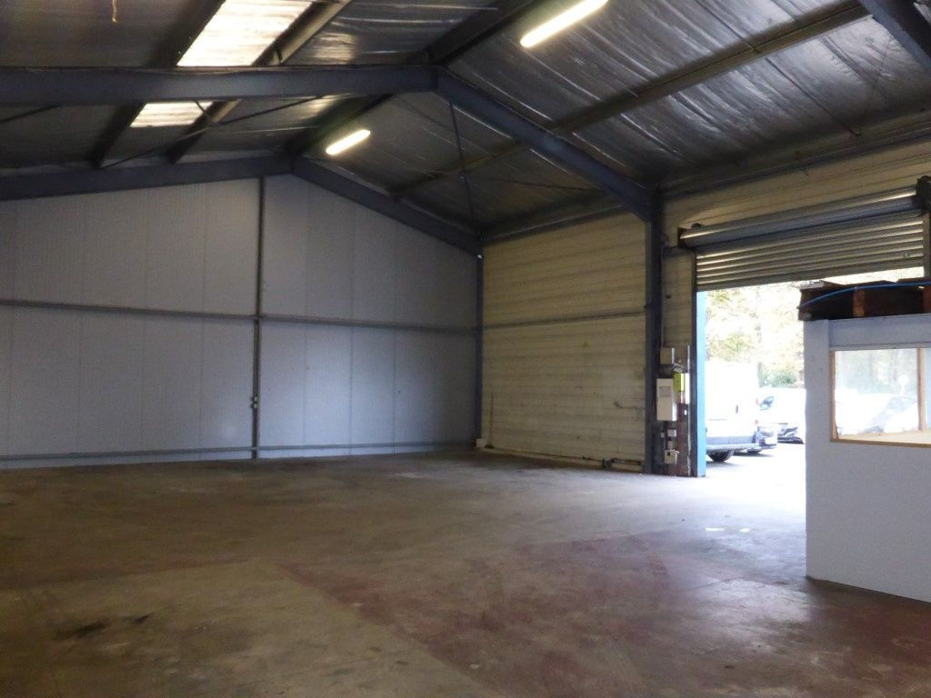 Location local 300 m² à Beychac-et-Caillau