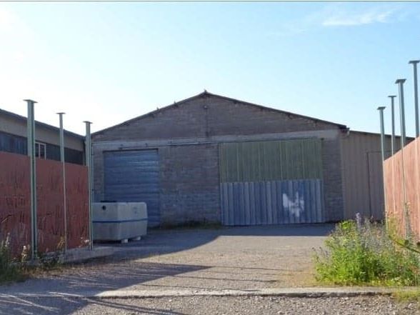 Location entrepôts 800 m² non divisibles