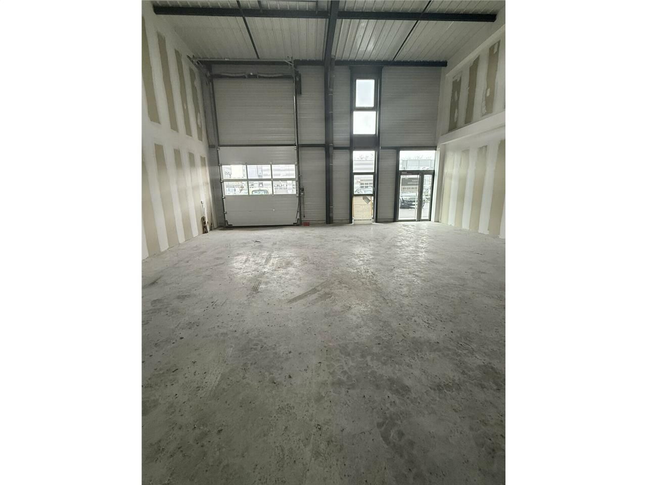 Local d'activité avec mezzanine GOLDRAD 