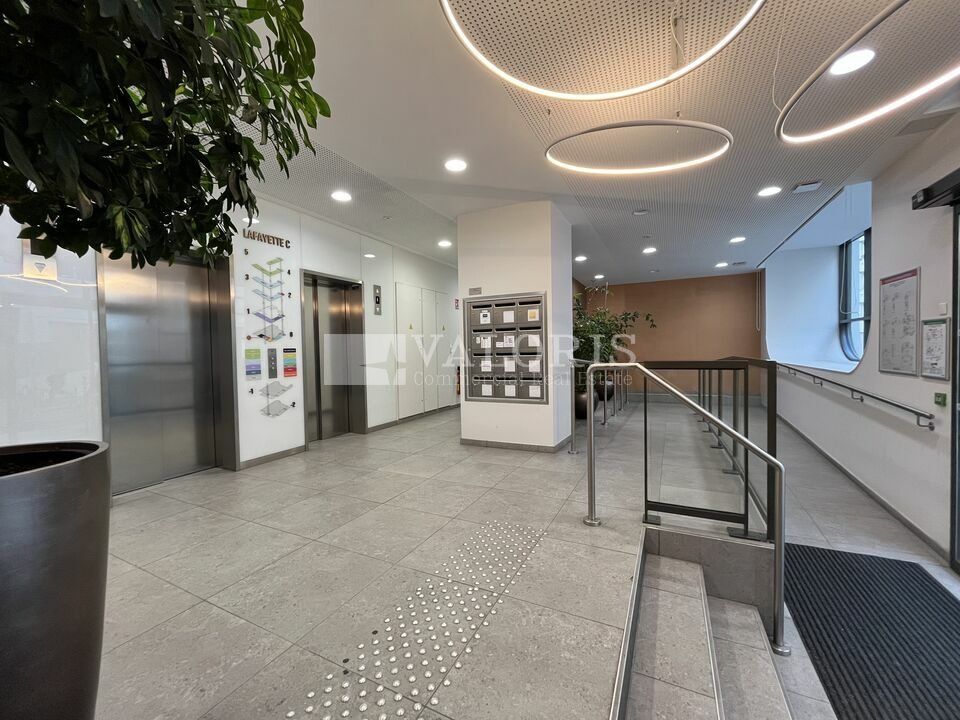 Valoris Real estate vous propose des bureaux modernes et stratégiquement situés à proximité de la Part-Dieu dans le 6ème arrondissement de Lyon. 