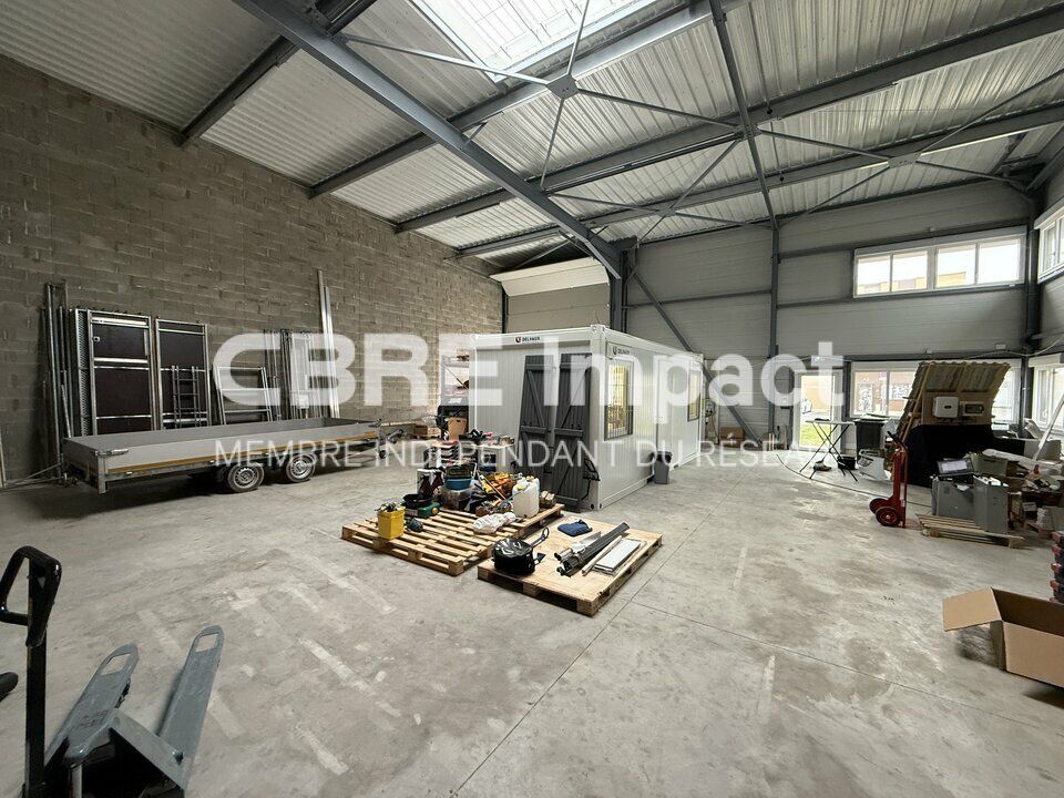 Location local d''activites 250 m² non divisibles