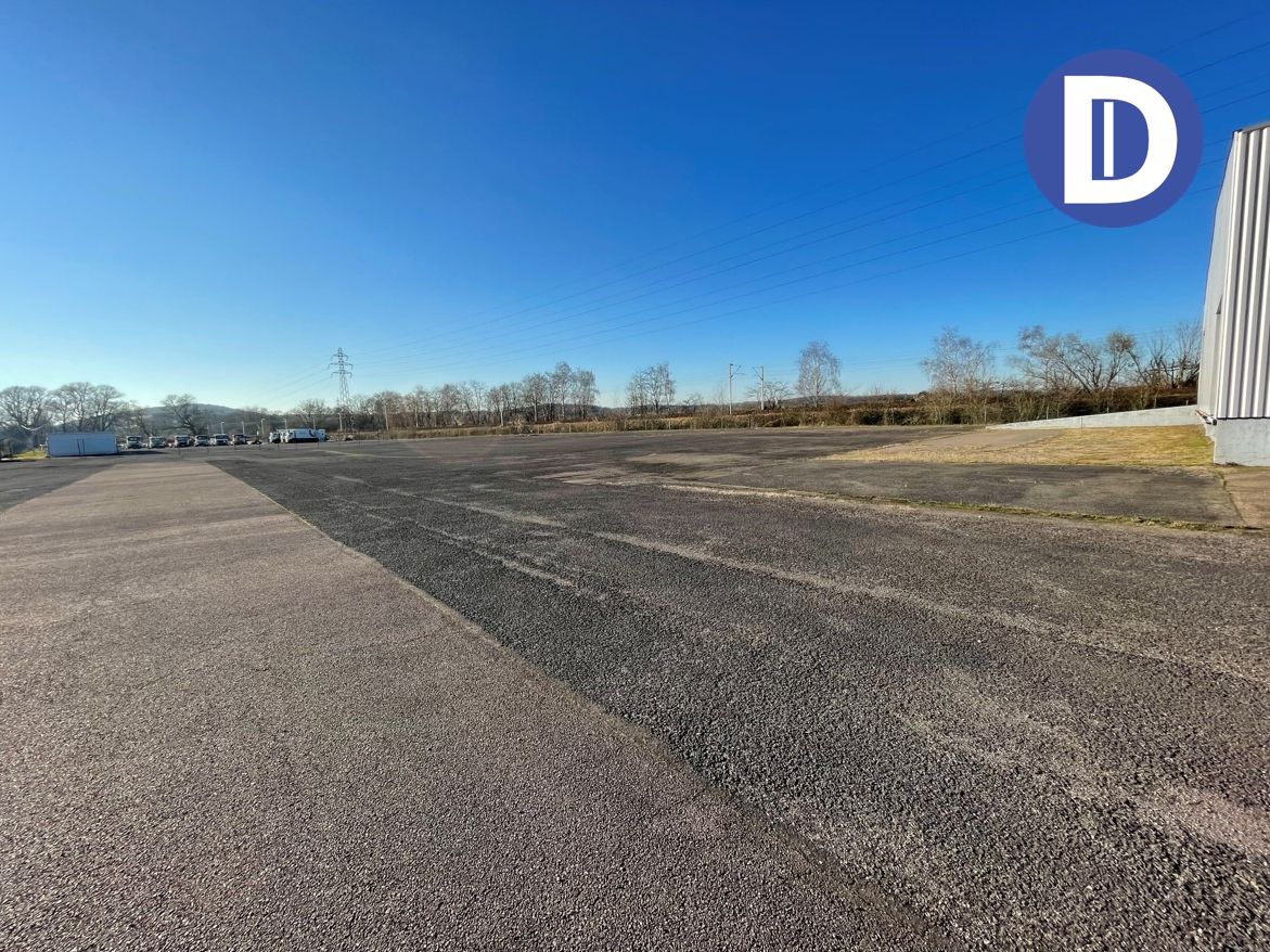 Location activites 400.00 m² non divisibles