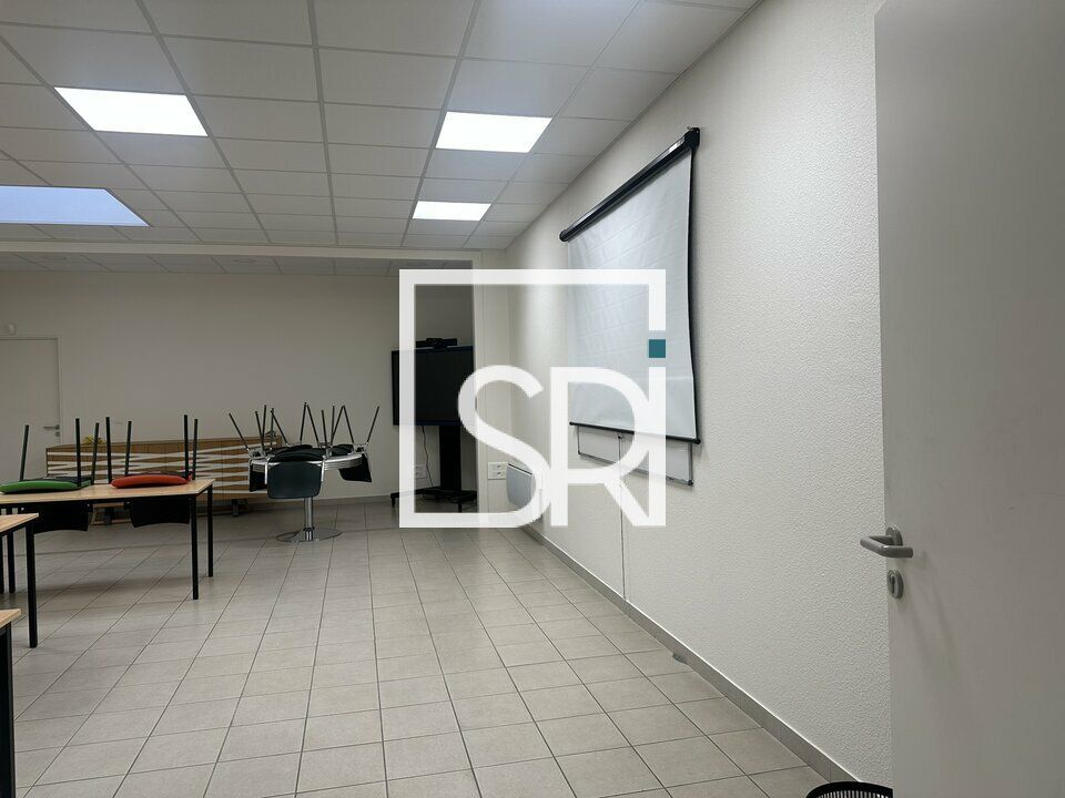 À VENDRE – BUREAUX 122 M² – ZONE DES ANCIZES, CREUZIER-LE-NEUF - 03300