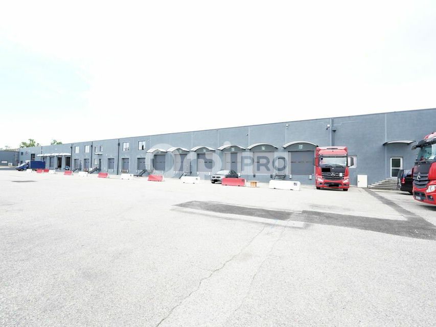 Location local d''activites 1247 m² non divisibles