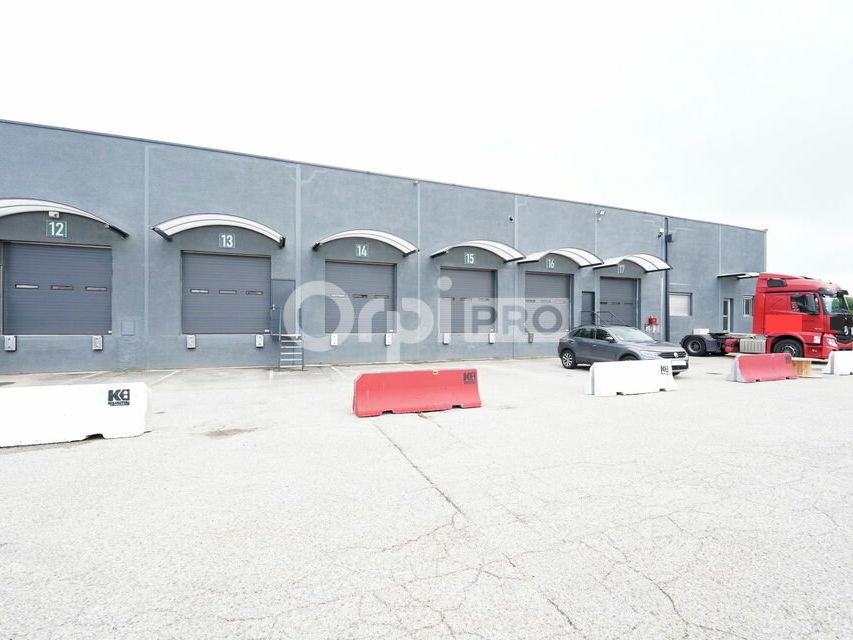 Location local d''activites 1749 m² non divisibles