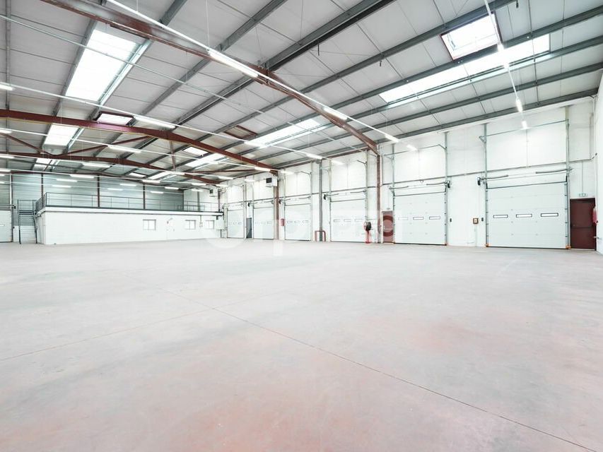 Location local d''activites 6061 m² divisibles à partir de 1247 m²