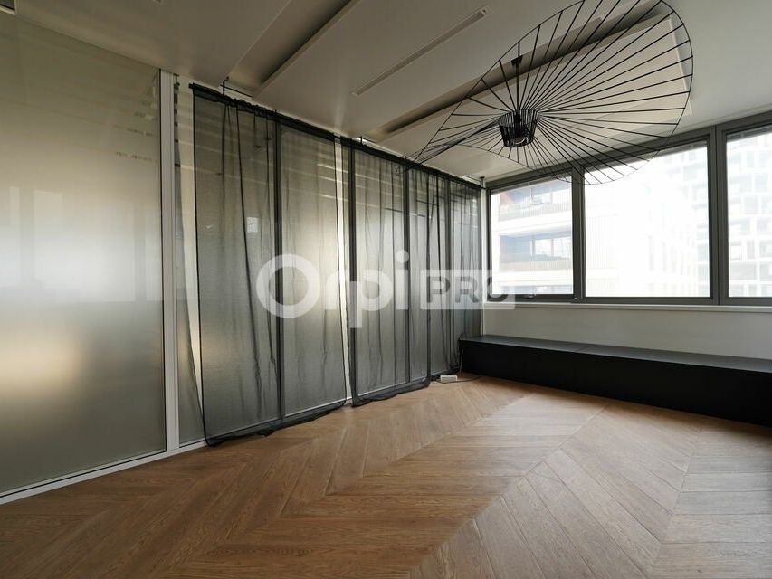 BUREAUX A LOUER - 149,50 m² - LYON 2