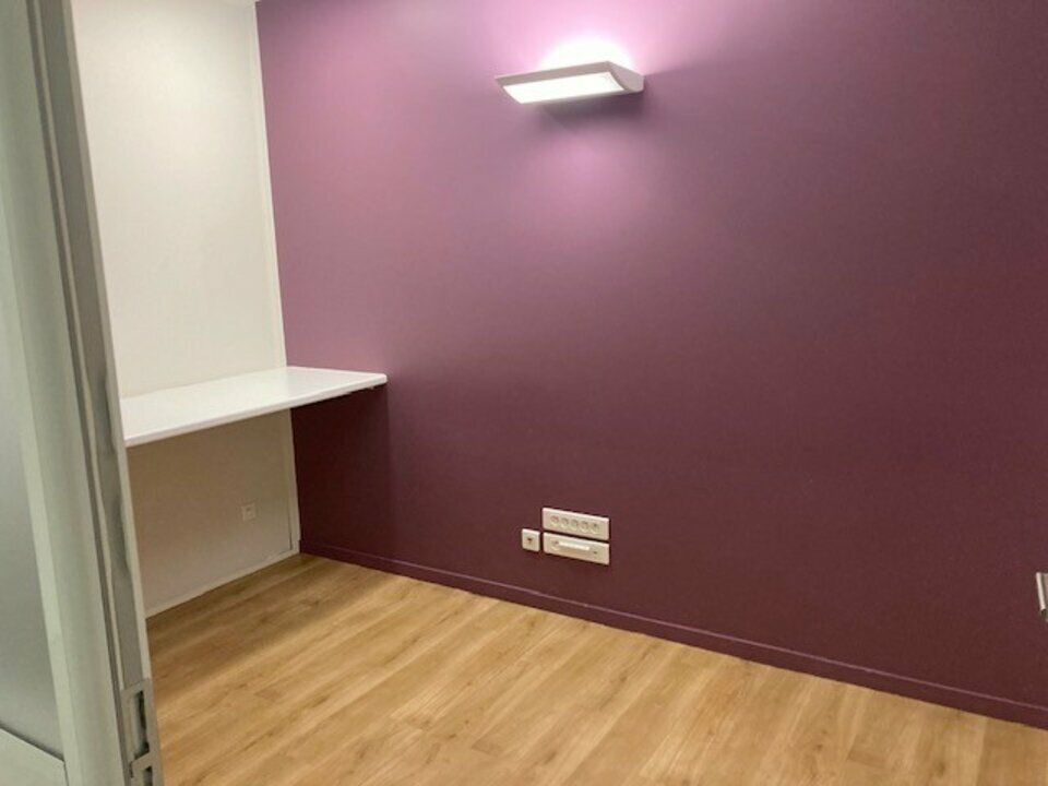 TOURS NORD - Zone industrielle de la Milletière, plateau de bureaux en RDC de 100m² à louer