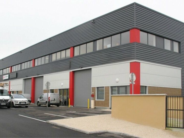 Location entrepôts 245 m² non divisibles