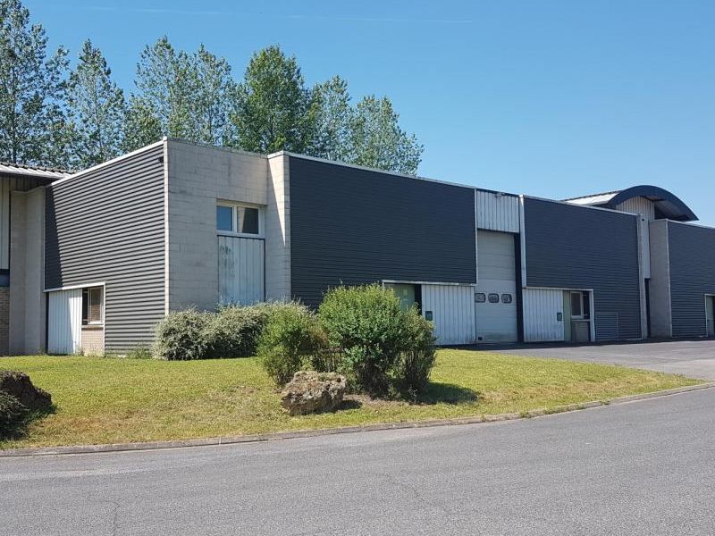 Vente entrepôts 1500 m² non divisibles