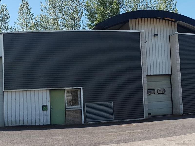 Vente entrepôts 1500 m² non divisibles