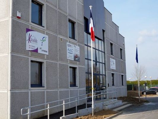 Location entrepôts 1900 m² non divisibles