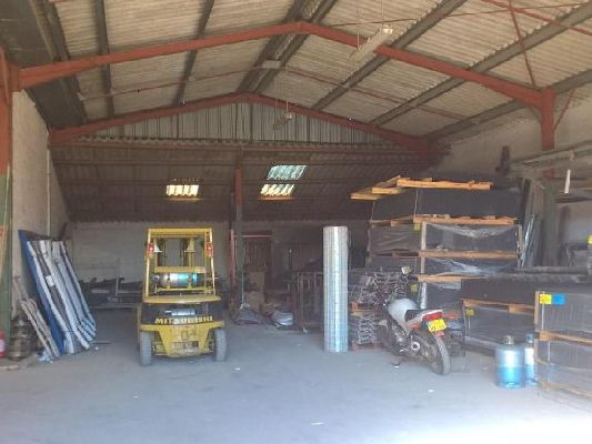 Location entrepôts 1005 m² non divisibles