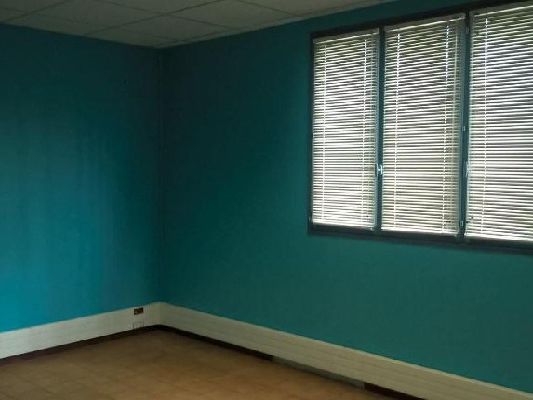 Location entrepôts 468 m² non divisibles