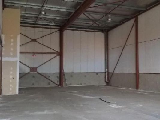Location entrepôts 1500 m² non divisibles