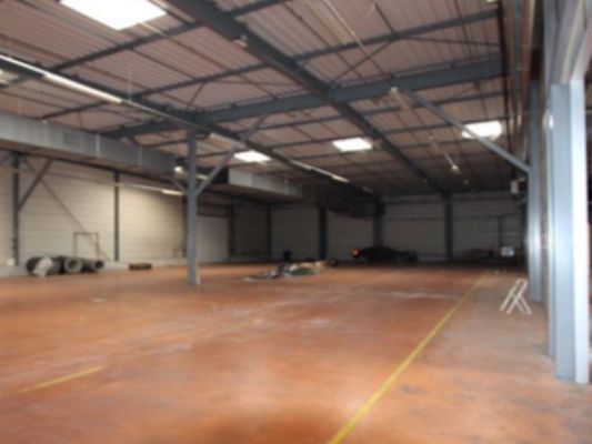 Location entrepôts 6800 m² non divisibles