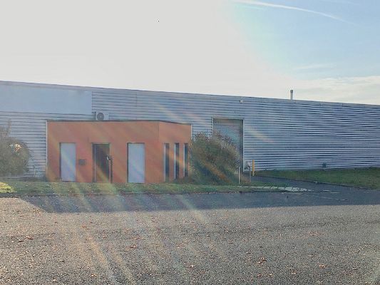 Location entrepôts 1520 m² non divisibles