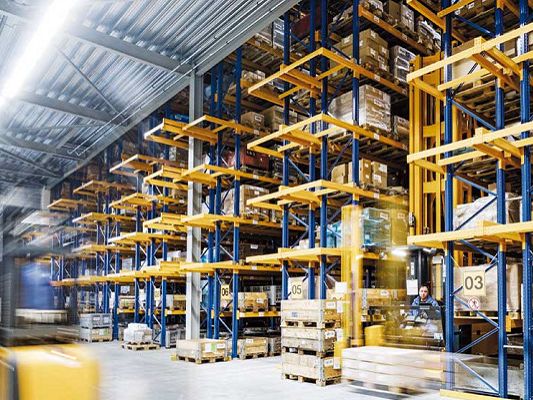 Location entrepôts 30000 m² non divisibles