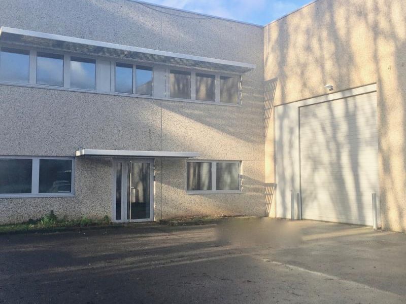 Location entrepôts 450 m² non divisibles