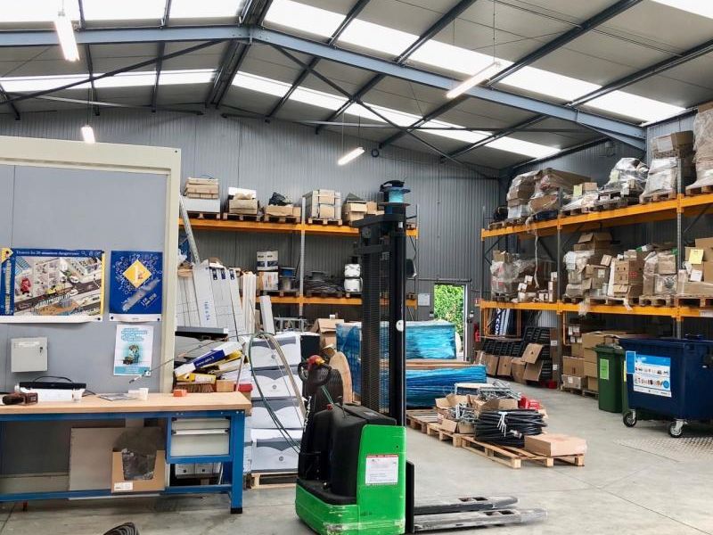Location entrepôts 340 m² non divisibles
