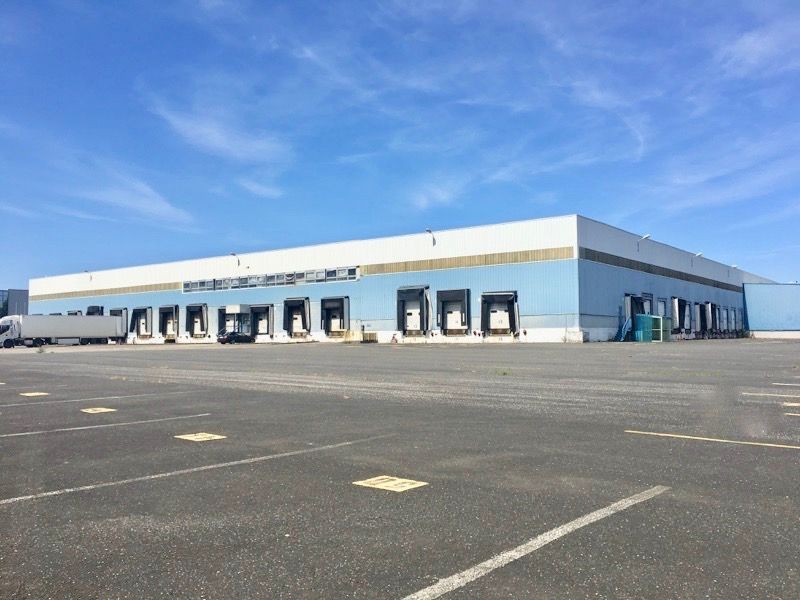 Location entrepôts 11000 m² non divisibles