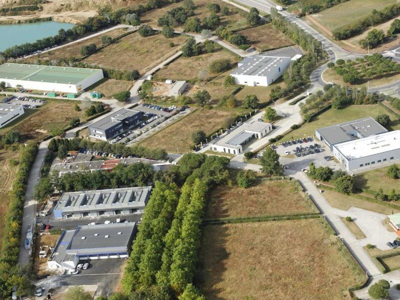 Vente terrain 3831 m² divisibles à partir de 1905 m²