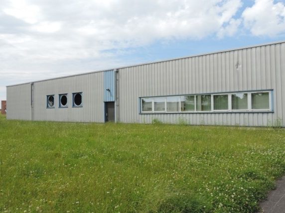 Location entrepôts 600 m² non divisibles